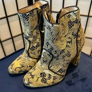Rare Italian Bionda Castana Women’s Gold and Black lace ankle boots - 6